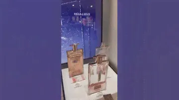 Чудесный парфюм «LANCÔME» на полочках в магазине «РИВ ГОШ»