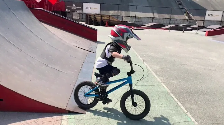 skate park 3 years old, BMX 14inch, скейт-парк в 3 года BMX format 14, little rider